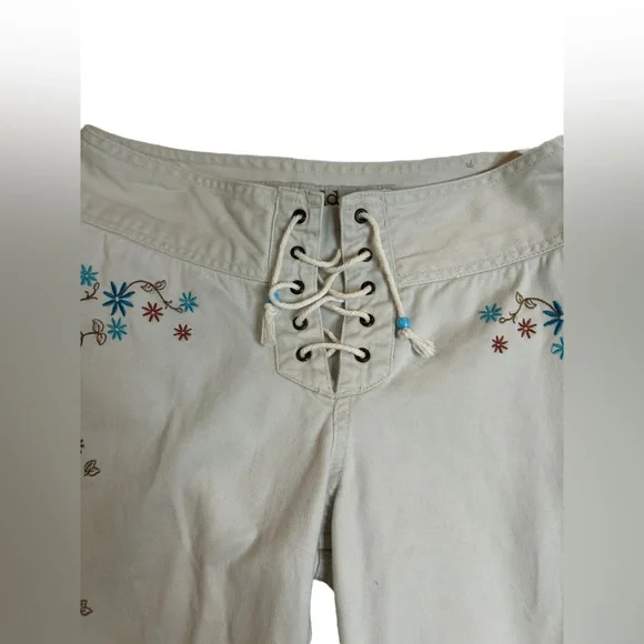 ⭐️SOLD⭐️ Y2K Festival Fairy Mudd Lace-Up Low Rise Floral Embroidered Flare Jeans - Picture 6 of 16